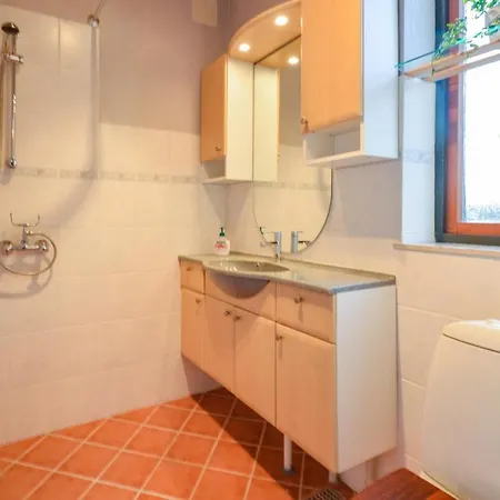 Stunning In W/ Sauna And 4 Bedrooms Ferienhaus